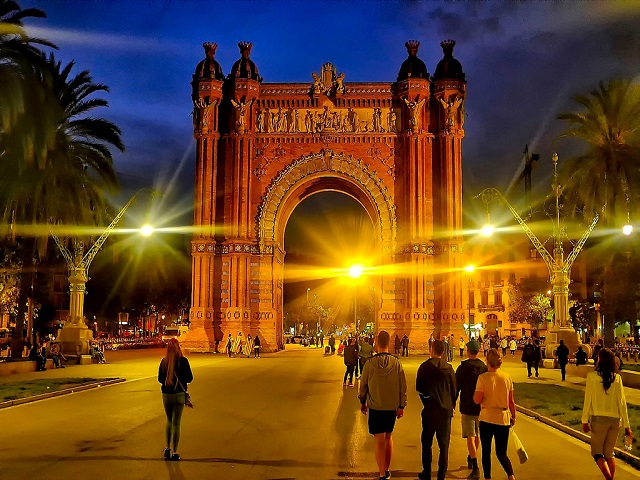 Night tour to get to know the ghostly Barcelona