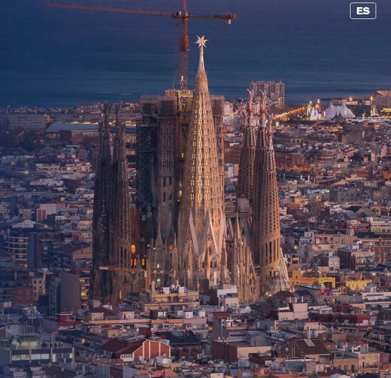 800 rayos de luz iluminan Barcelona desde la Sagrada Familia - noticias-barcelona-hoy