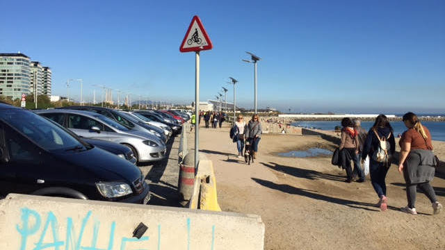 Las playas de Barcelona se quedan sin aparcamientos para coches