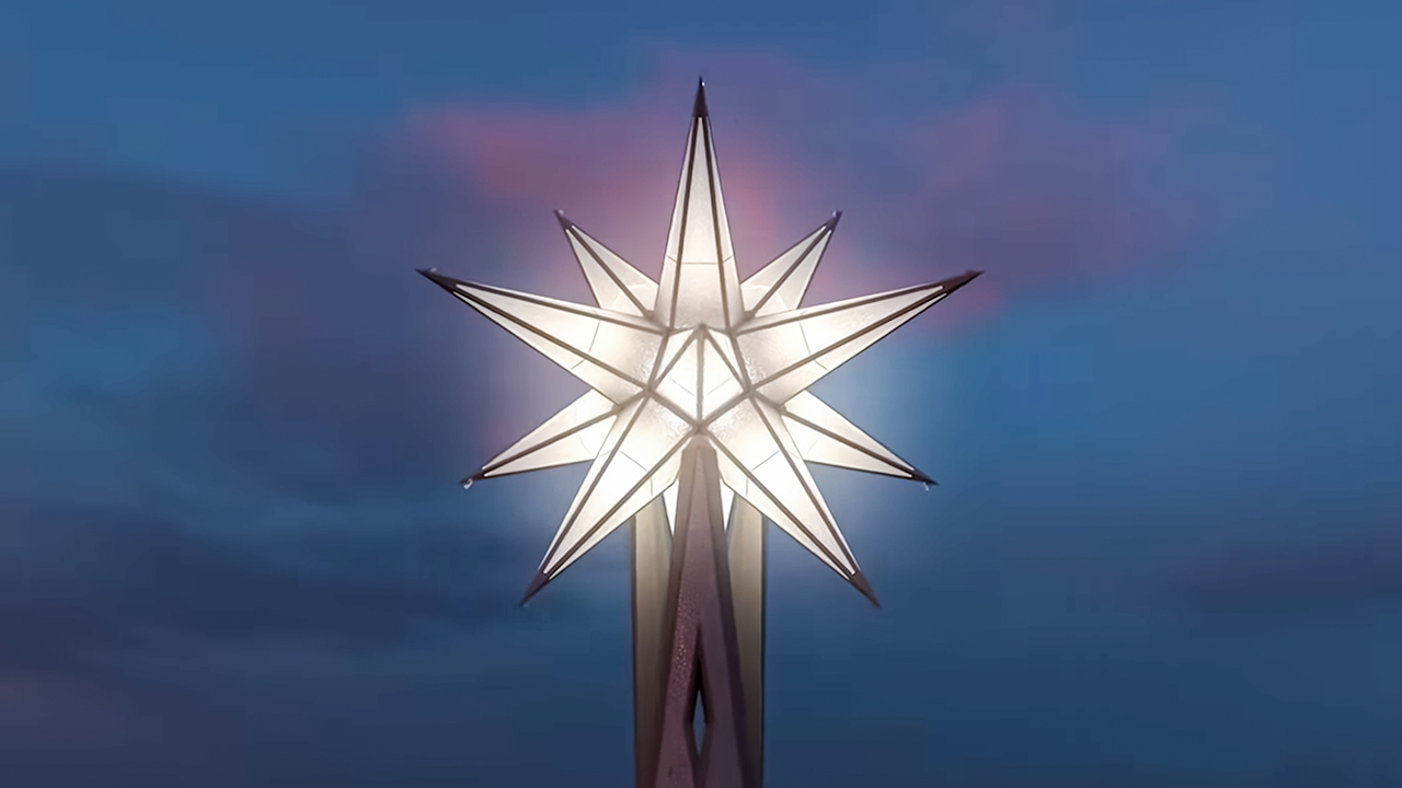 La estrella de la Sagrada Familia vuelve a iluminar Barcelona