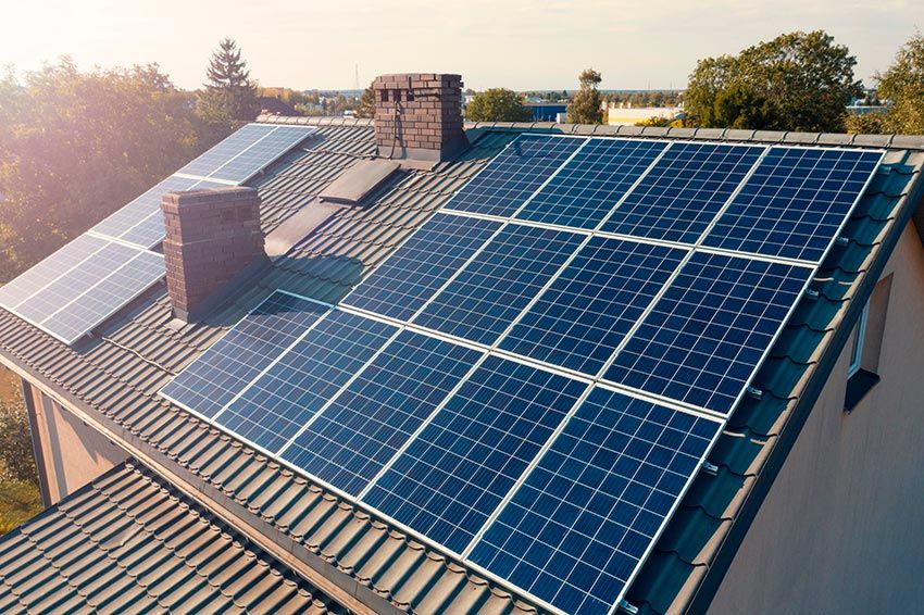 Se instalarán placas fotovoltaicas en tejados de casas e industrias en Barcelona