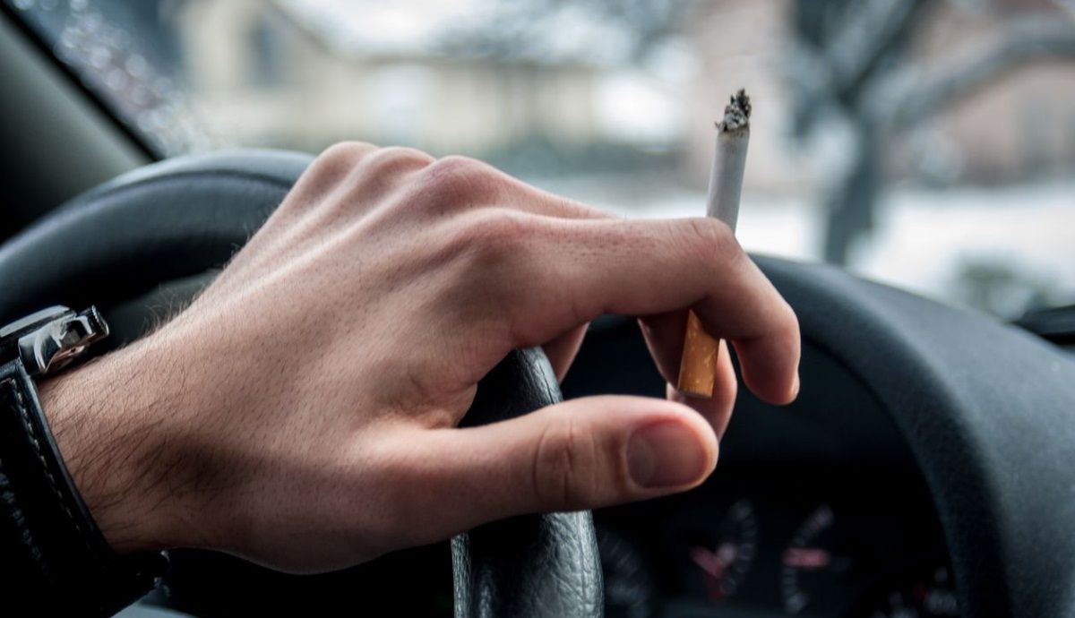 Prohibido fumar en coches, terrazas y estadios deportivos: Ley del Tabaco 2022