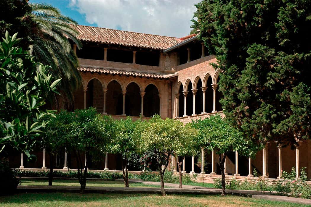 Visita el Monasterio de Pedralbes en la Hora Mágica