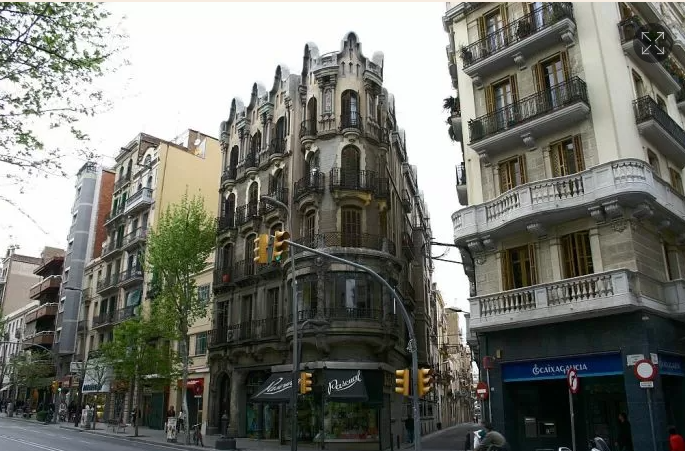 El barrio de Sants en Barcelona, uno de los 51 mejores del mundo