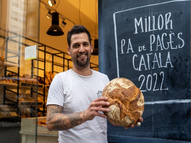 The best Payés bread is prepared in this bakery in Barcelona.