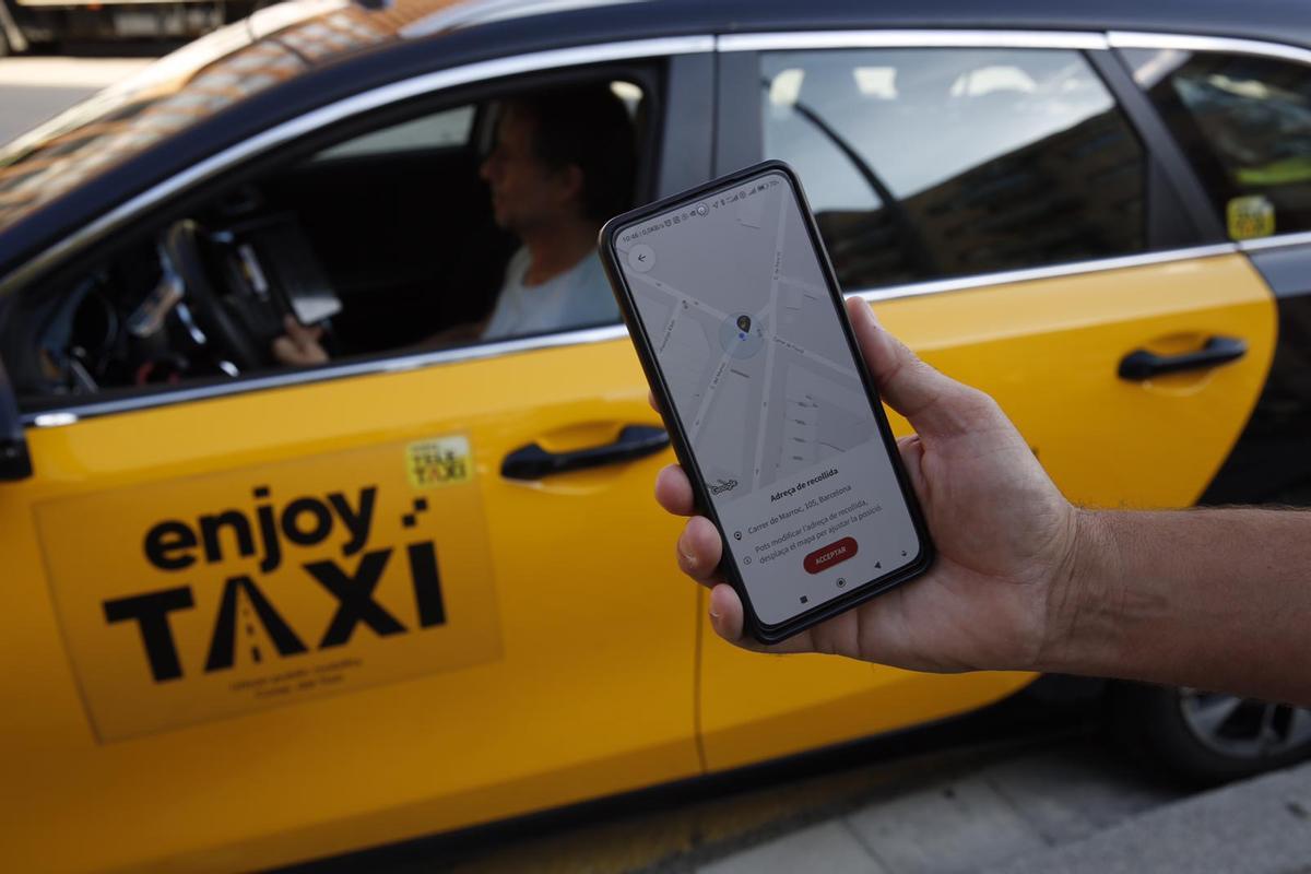 Entra en funcionamiento la App móvil AMB Mobilitat para pedir taxi en Barcelona