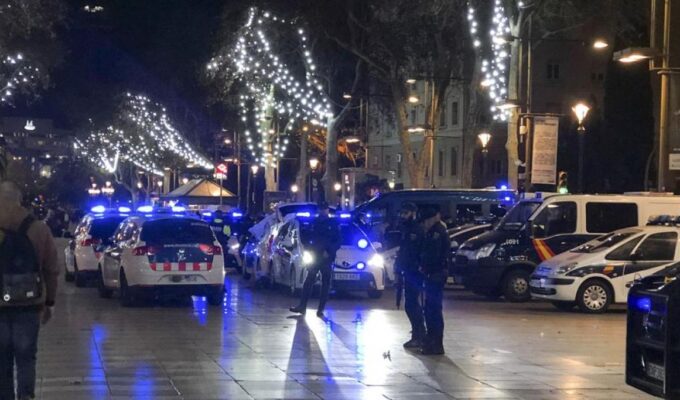 Guardia Urbana y Mossos refuerzan vigilancia en las calles esta Navidad
