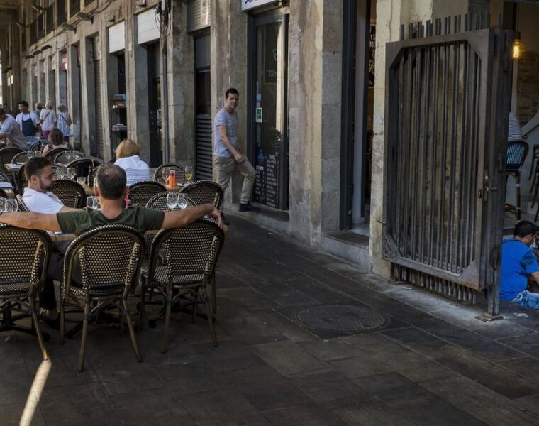 Se adelanta una hora el cierre en terrazas de Ciutat Vella
