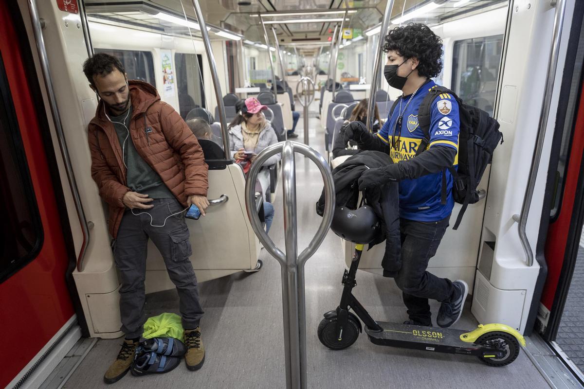 Prohíben subir patinetes eléctricos al transporte público
