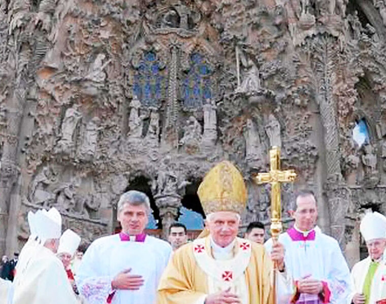 Eucaristías por Benedicto XVI, el papa que consagró la Sagrada Familia