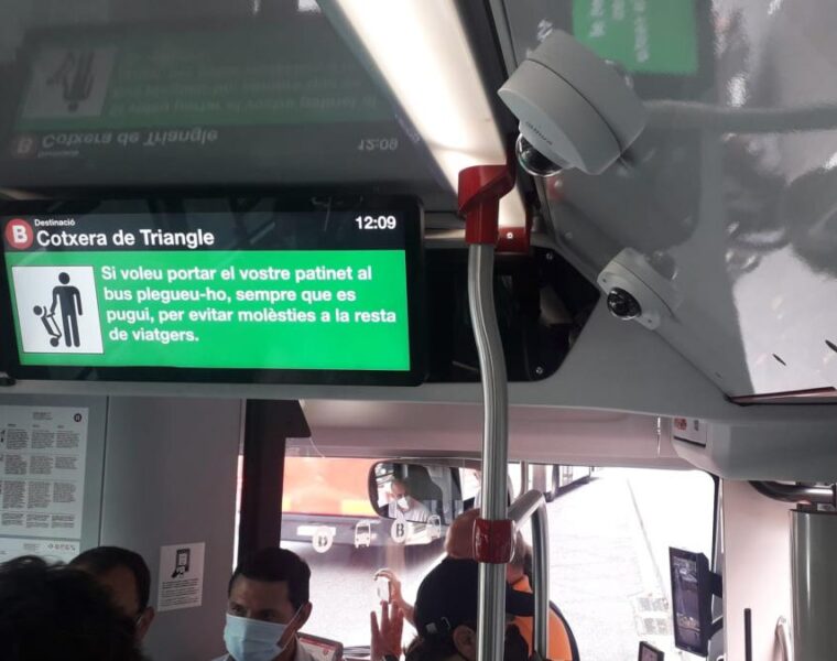 TMB estrena en sus autobuses 1.600 pantallas para información y videovigilancia