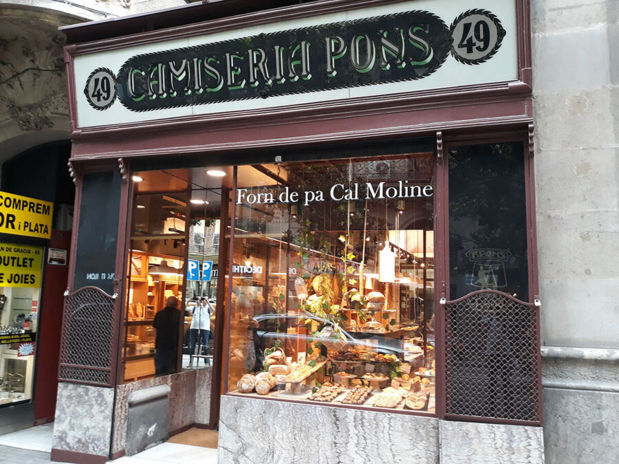 Desde 1907 fue Camisería Pons. Hoy panadería de la cadena Cal Moliné