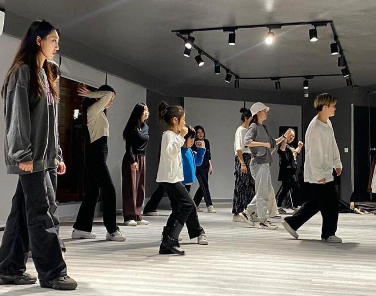 In Dance Studio: academia para aprender las coreografías virales de TikTok