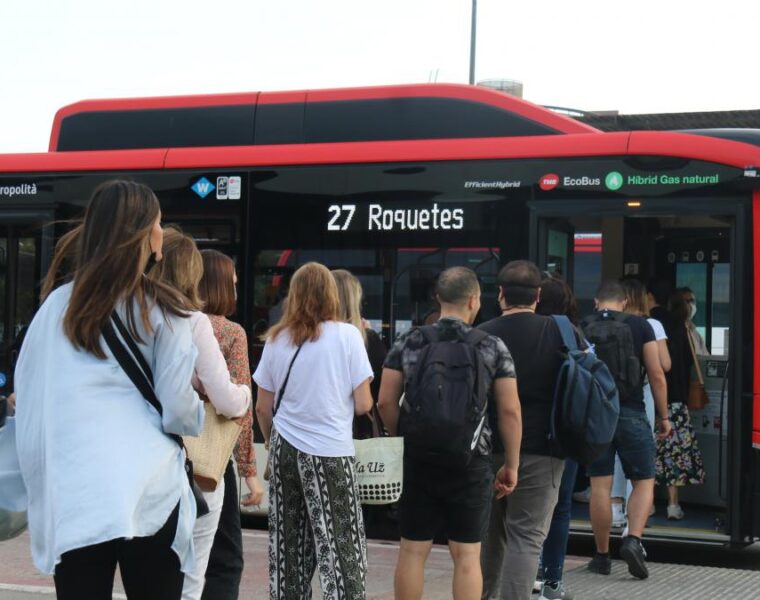 Barceloneses prefieren transporte público para ir al trabajo