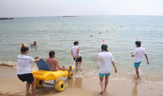 No hay monitores para baño asistido en playas de personas con discapacidad