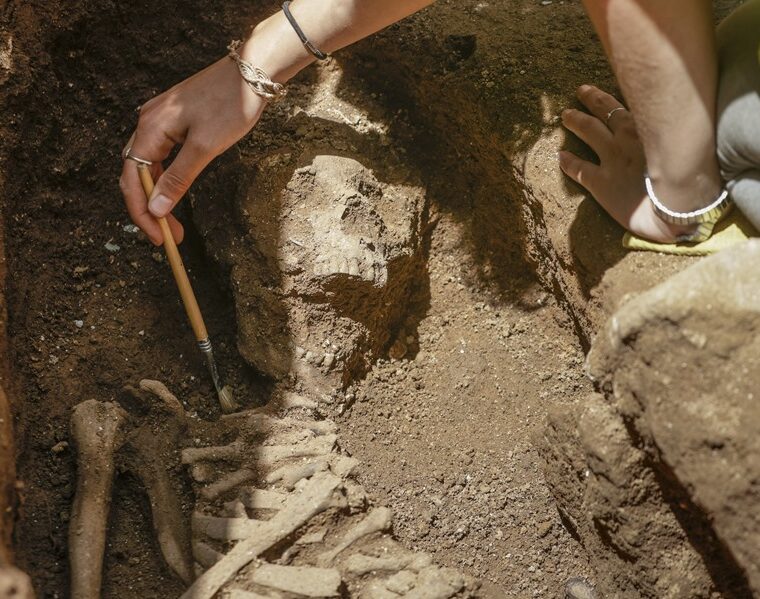 Encuentran más tumbas de la época romana en obras de la Via Laietana