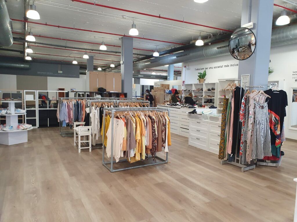 Beyondwear: La Primera Tienda Vintage de Fundació Formació i Treball en Barcelona