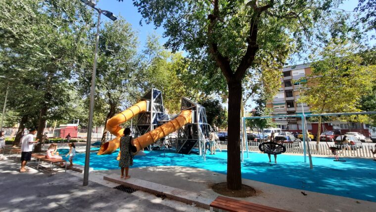 Se abre un nuevo parque infantil en la calle Alfons el Magnànim, distrito de Sant Martí