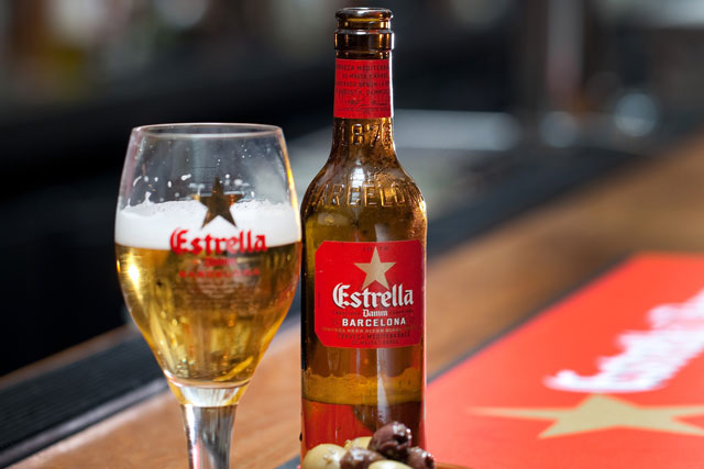 La cerveza barcelonesa Estrella Damm es la mejor de España