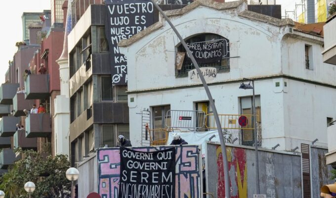 Barcelona refuerza la seguridad de sus edificios ante la amenaza de organizaciones okupas