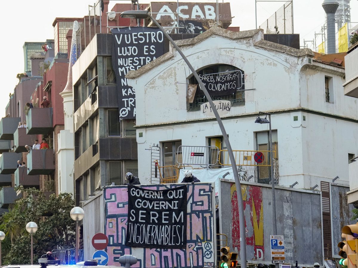 Barcelona refuerza la seguridad de sus edificios ante la amenaza de organizaciones okupas
