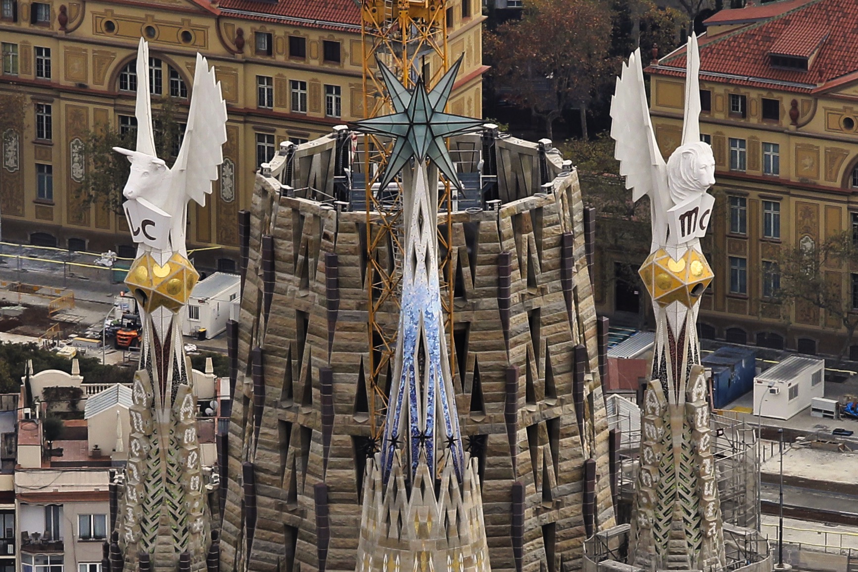 La Sagrada Familia inaugura en noviembre sus cinco torres centrales
