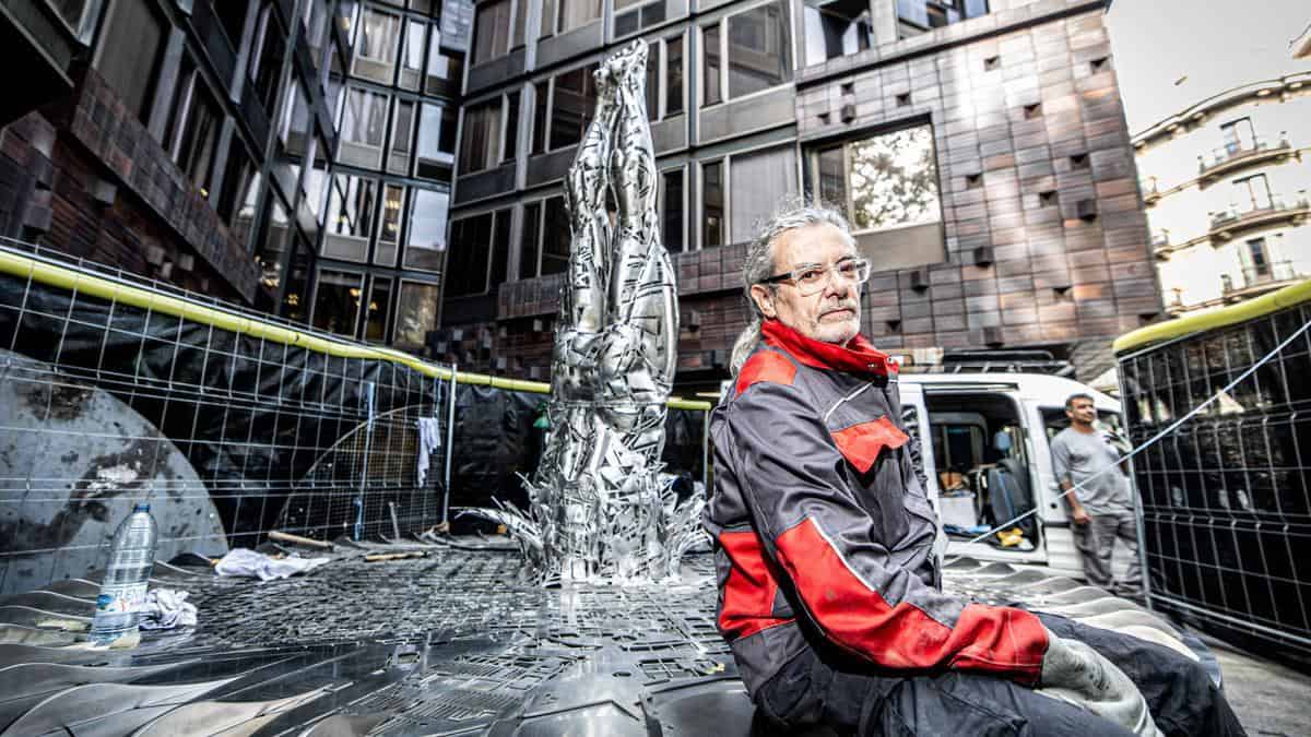 El Saltador: la nueva escultura en la plaza Urquinaona de Barcelona