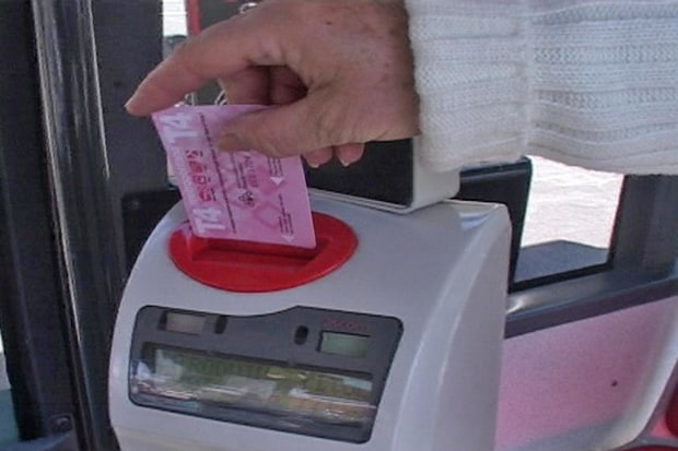 What happens to the Pink Card for seniors with the changes in the T-Mobilitat?