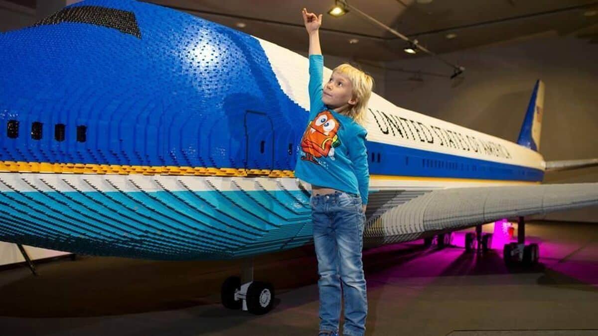 Visita all'aereo Lego più grande del mondo a Barcellona