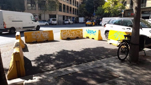 Barcelona retira las últimas terrazas del Eixample instaladas por la pandemia