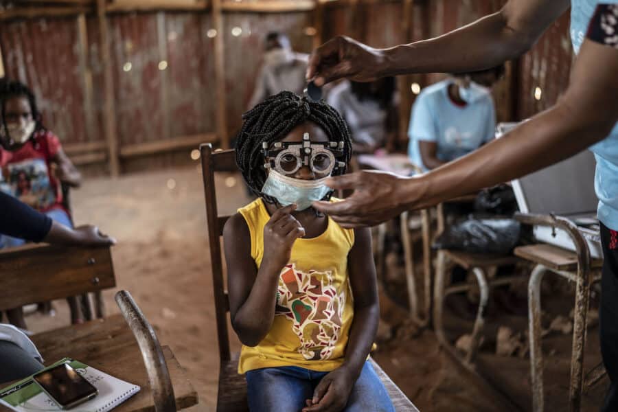 Ojos del Mundo: la Óptica Móvil de Barcelona que transforma vidas en África