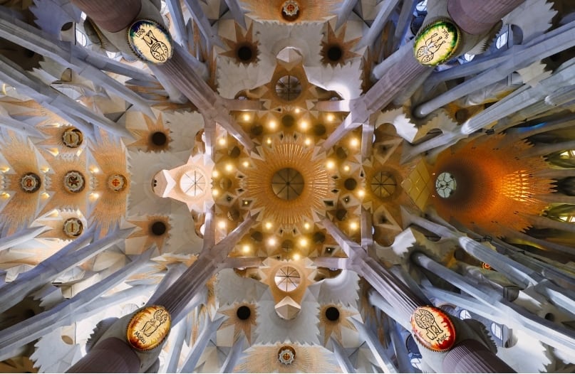 To finish the facade of La Gloria, La Sagrada Família considers expropriating housing units