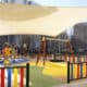 Barcelona combate el calor en parques infantiles con toldos para sombra