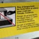 El metro de Barcelona advierte sobre retos virales con carteles de "riesgo de atrapamiento"
