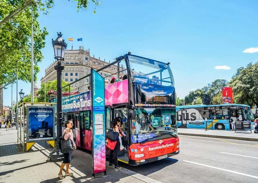 Viaje gratuito por Nou Barris en autobús panorámico durante su Fiesta Mayor
