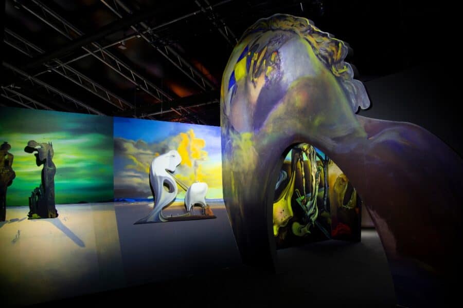 Explorando el mundo surrealista de Dalí a través de una experiencia artística digital